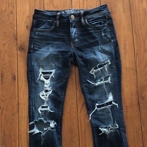 Straight leg, dark wash, faded ripped jeans 👖